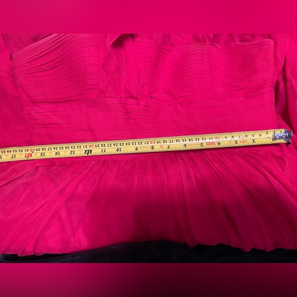Size 12 Robert Rodriguez gown. Strong pink colour. - Picture 8 of 11
